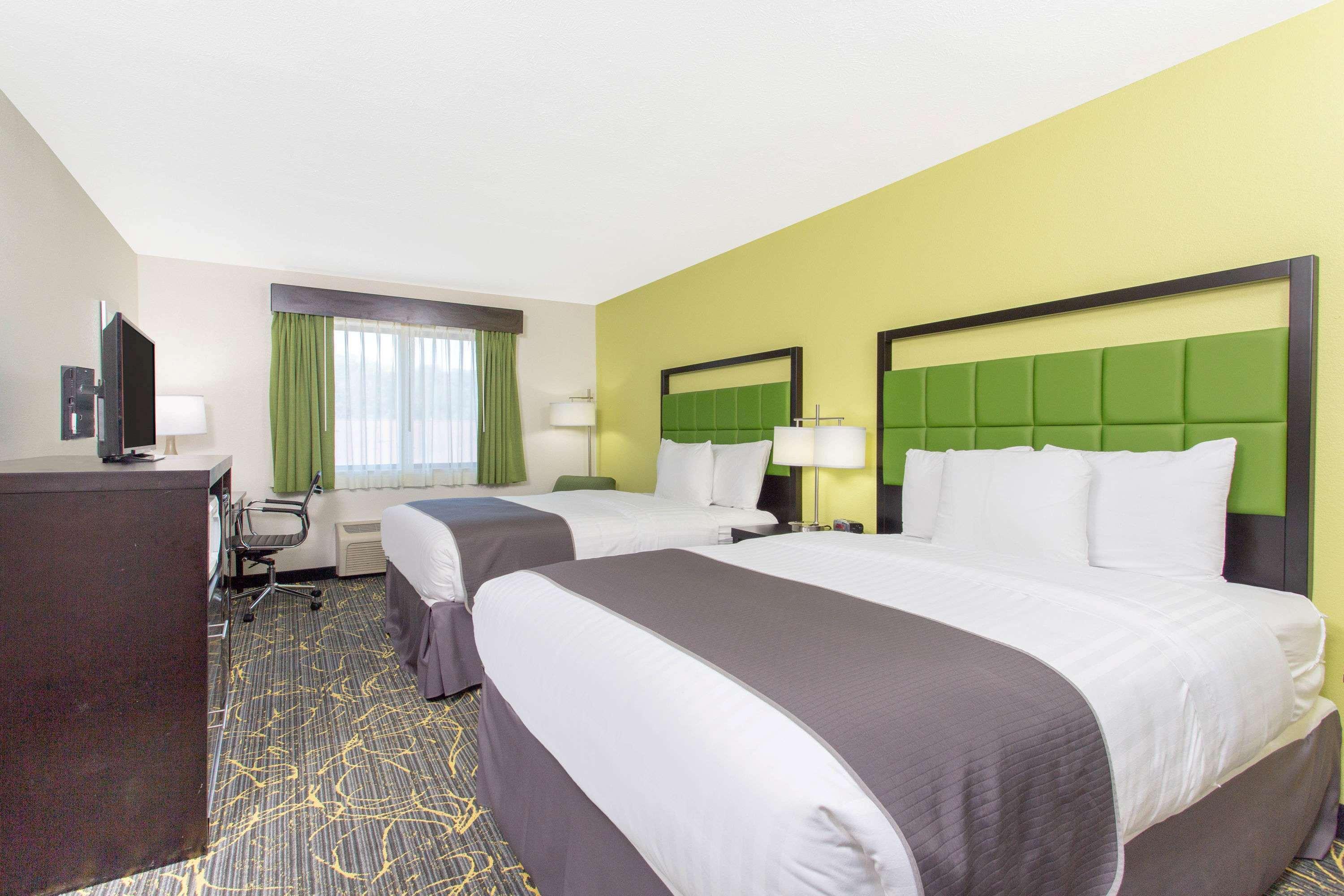 Americinn And Suites By Wyndham Delafield-Waukesha-Milwaukee Exterior foto