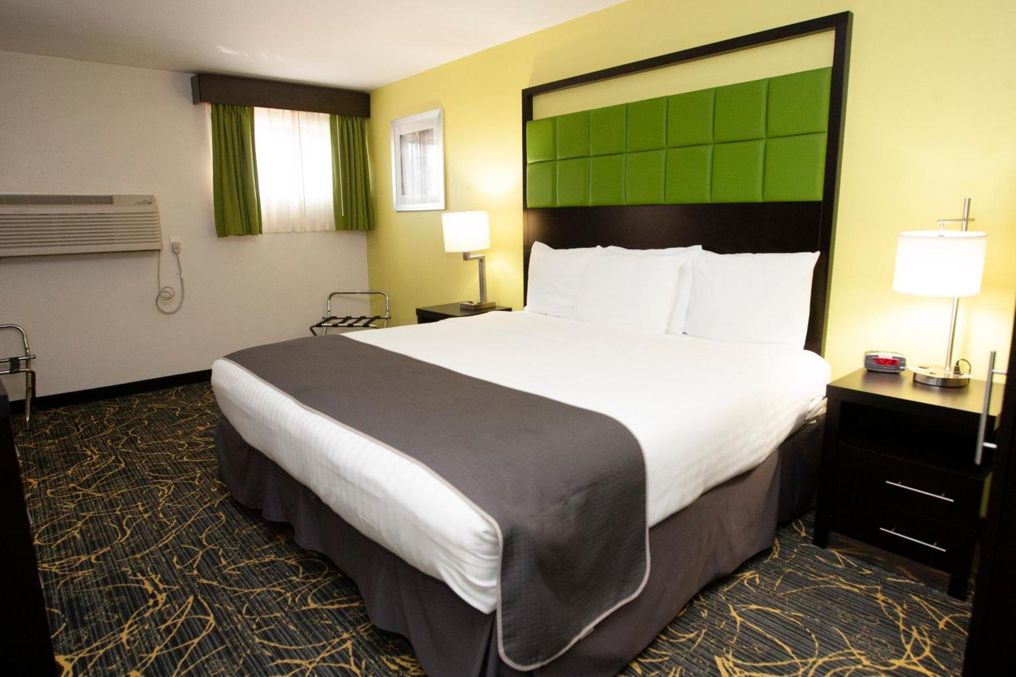 Americinn And Suites By Wyndham Delafield-Waukesha-Milwaukee Exterior foto